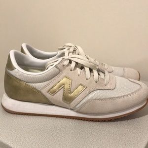 New Balance tennis shoes